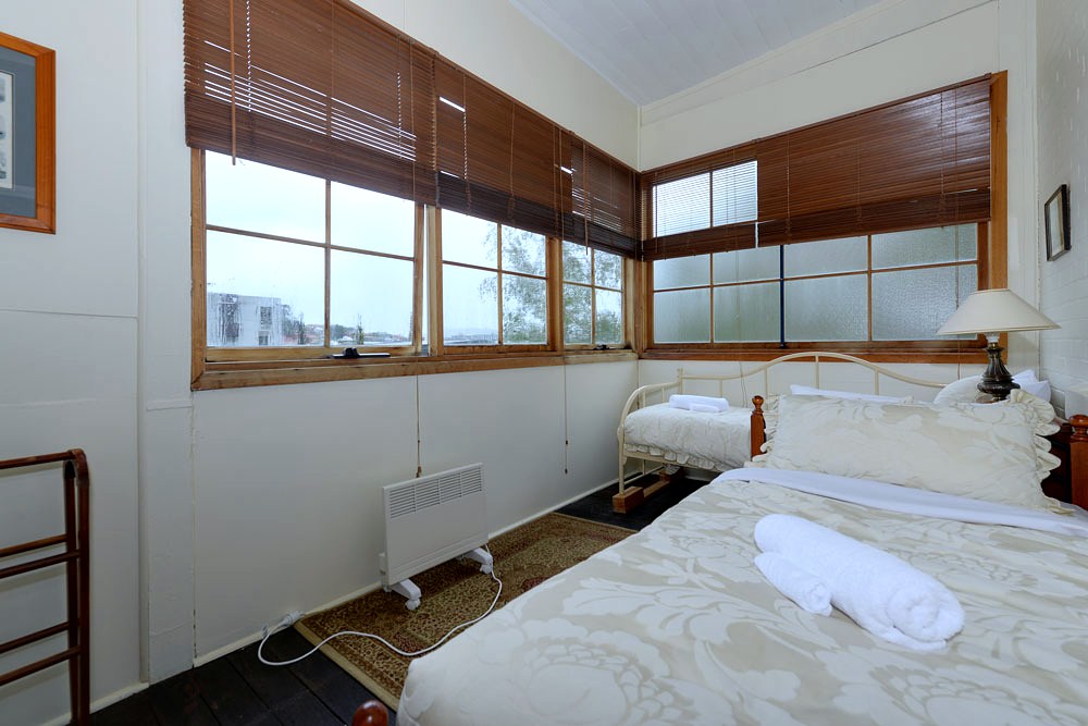 Room 1 detail